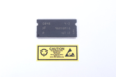 MT46V16M16-6T MICRON