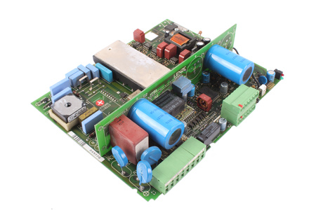 33.8211LL.1A-13.001 LENZE 8212E.2G.22 SUGEDĘS – DALIMS