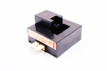 UND-300B/75 YASKAWA SROVĖS TRANSFORMATORIUS