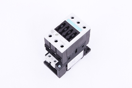 3RT1035-1AP00 SIEMENS SIRIUS 230VAC IE=60A 690V 22KW 24A KONTAKTORIUS
