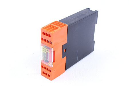 BG5914.08/01MF0 DOLD SAUGOS RELĖ