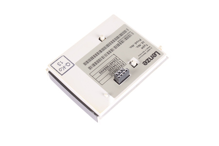 E82ZBBXC LENZE VALDYMO IR VALDYMO PULTAS