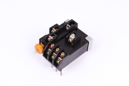 TH-12 MITSUBISHI ELECTRIC ESTAFETĖ