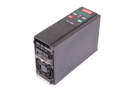 VLT2822PT4B20SBR1DBF00A00 DANFOSS 195N1052