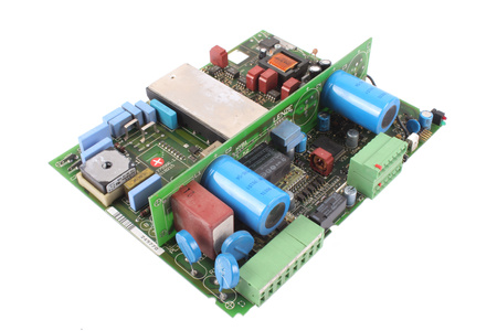 33.8211LL.1A-13.001 LENZE 8212E.2G.22 SUGEDĘS – DALIMS