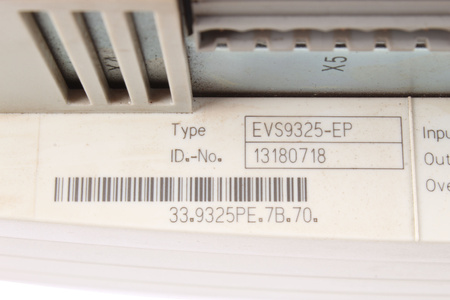 EVS9325-EP LENZE 33.9325PE.7B.70. ID.NO.13180718
