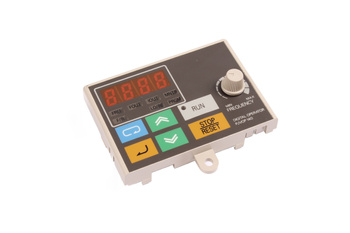 CIMR-V7AZB0P4 YASKAWA VALDYMO PULTAS