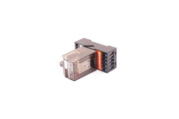 MR3130C4 SCHRACK 24V ESTAFETĖ